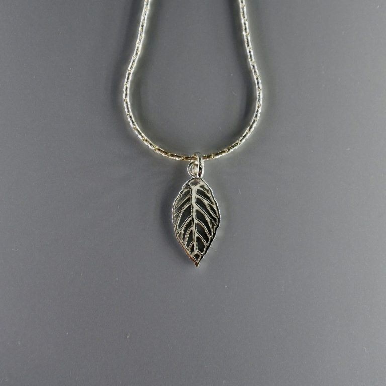 Leaf pendant silver