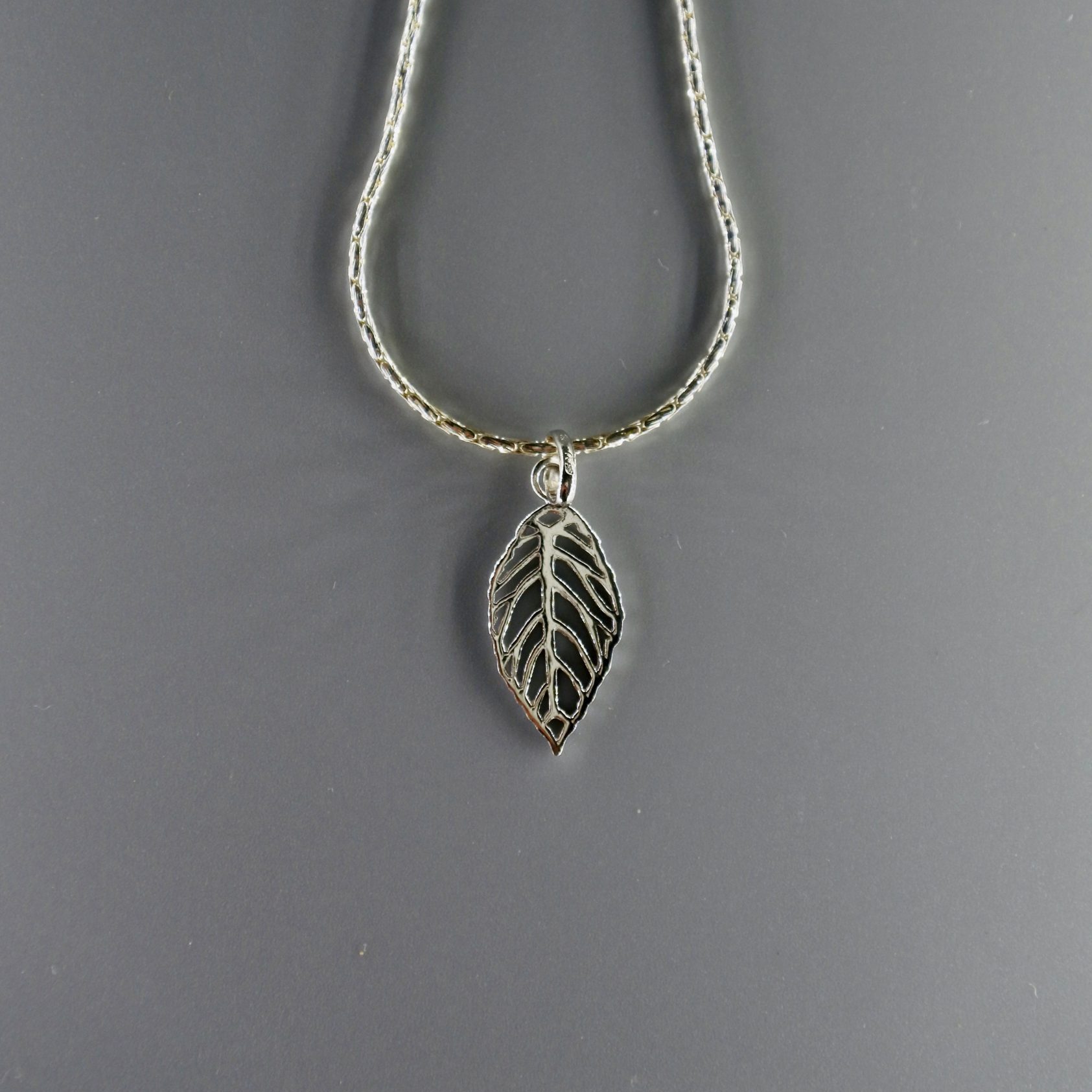 Leaf pendant silver