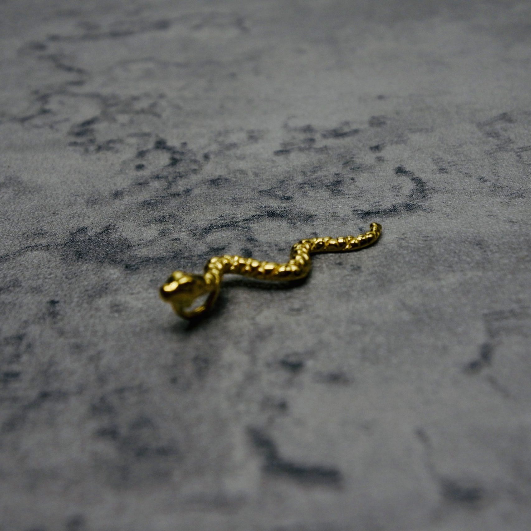Schlange Anhänger Gold