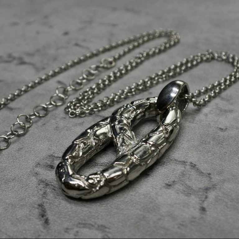 Pendant with chain silver