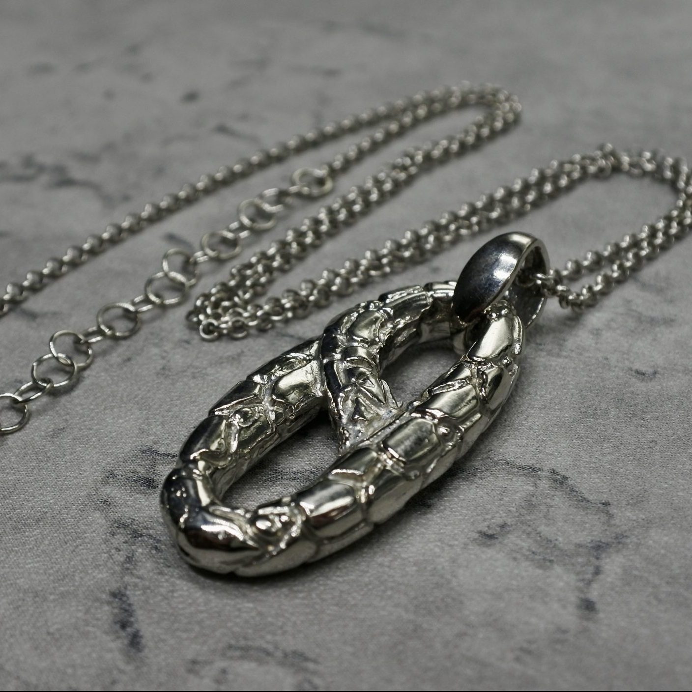 Pendant with chain silver