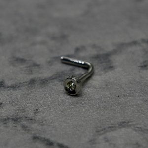 Nasenpiercing mit Diamant