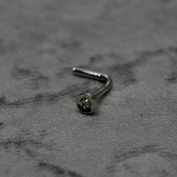 Nasenpiercing mit Diamant