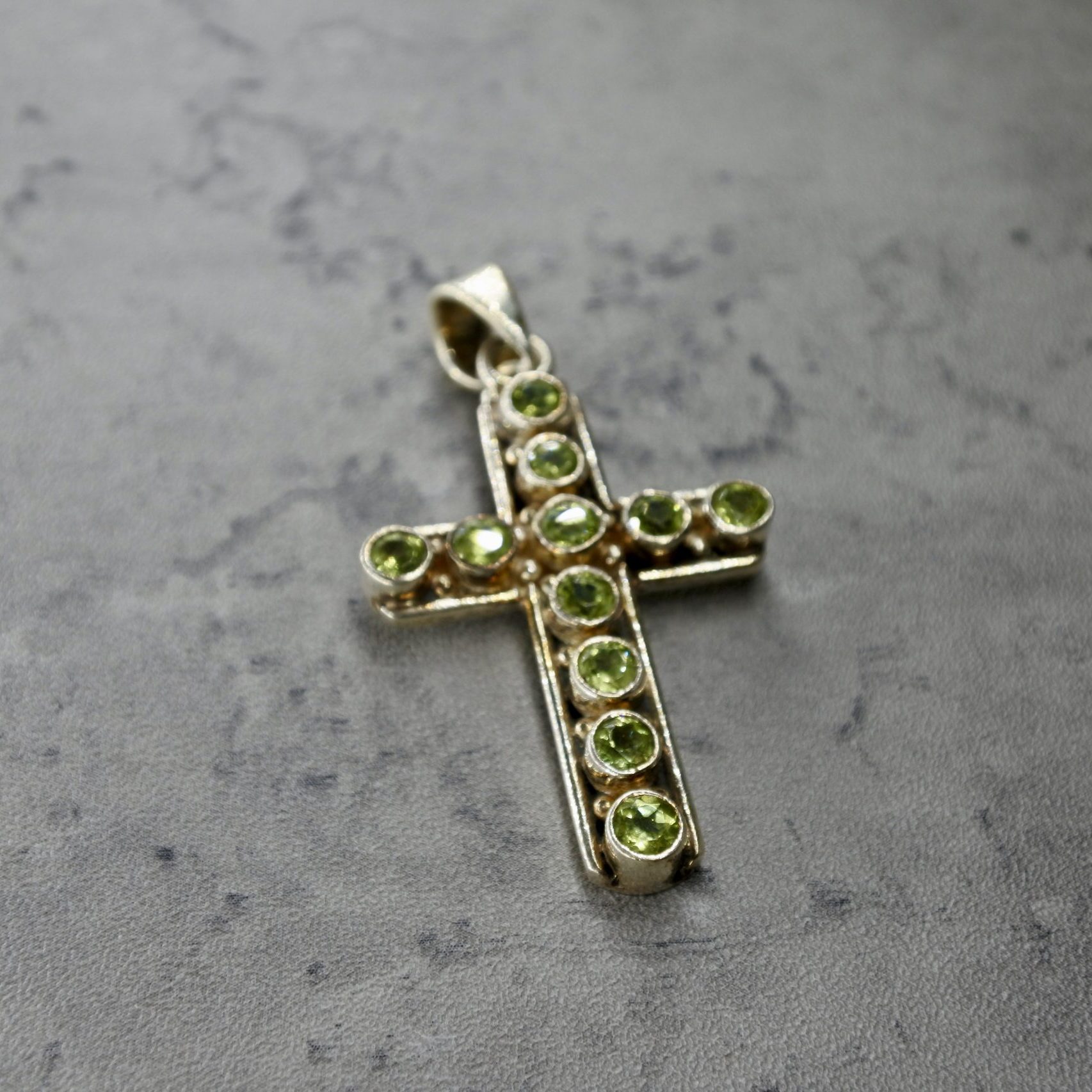 Peridot Kreuz