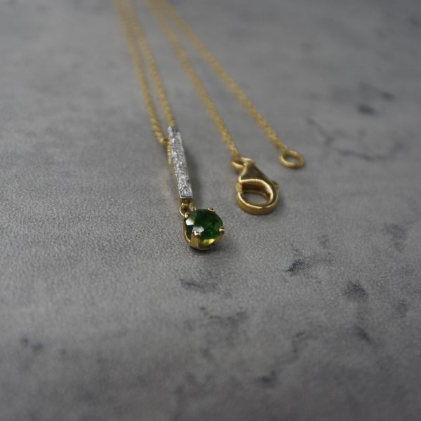 Anhänger mit Kette